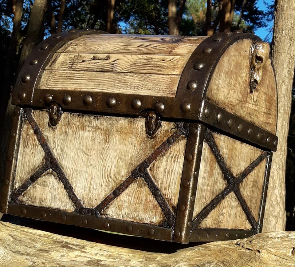 Coffre pirate avec cachette secrète