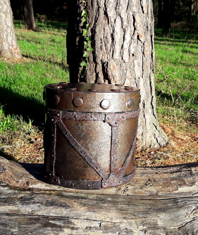 Boîte style industriel        https://www.facebook.com/seldembrun