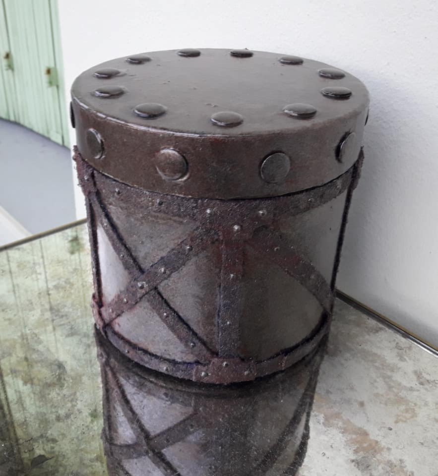 Boîte style industriel   https://www.facebook.com/seldembrun